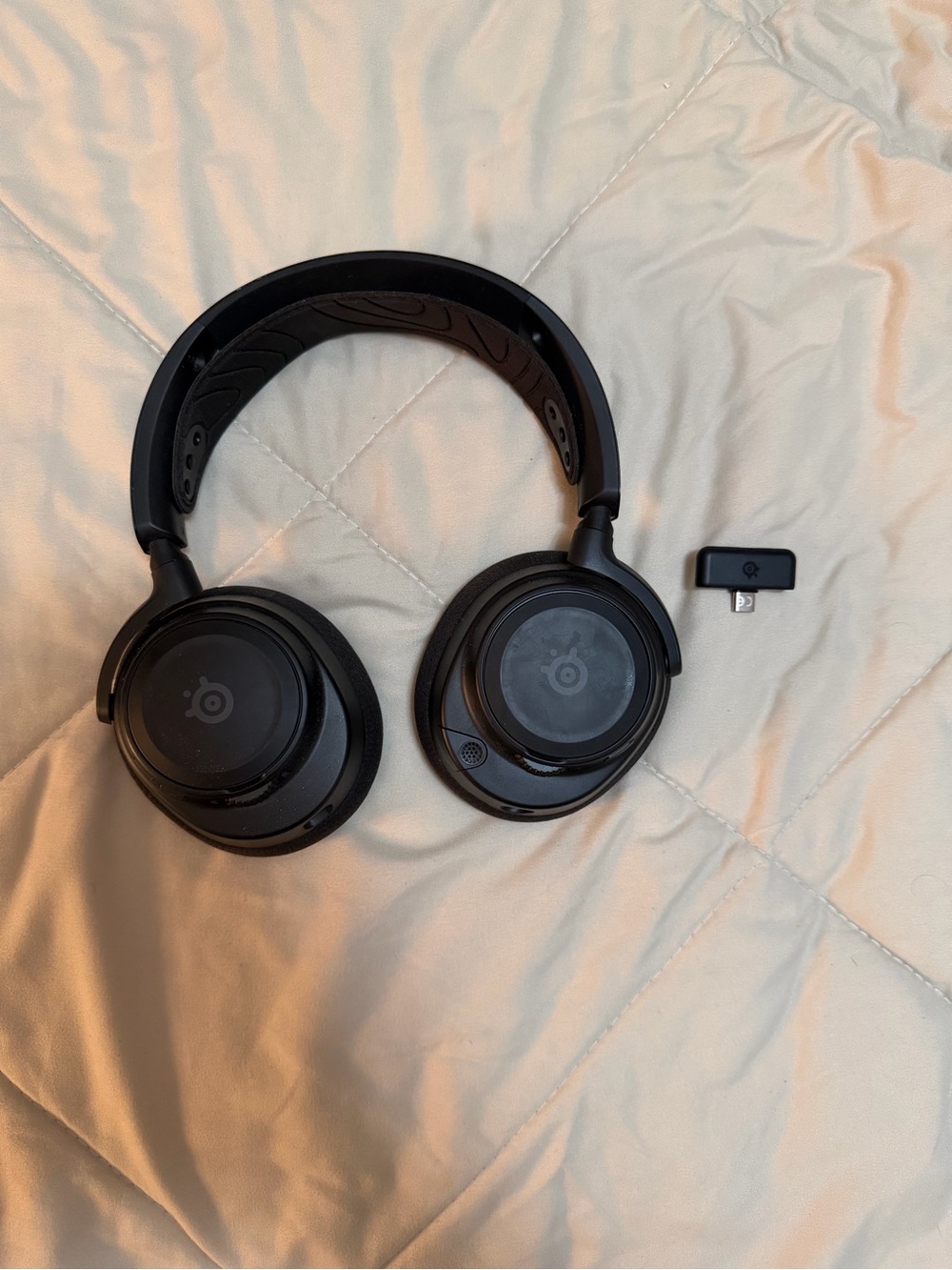 Steel series arctis nova wireless headset for xbox and pc